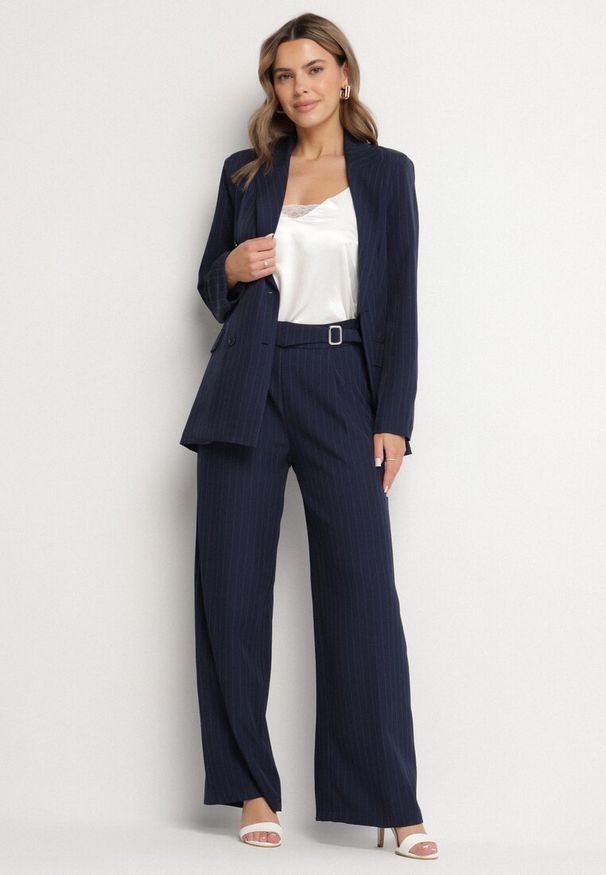 Born2be - Granatowe Garniturowe Spodnie Szerokie z Wiskozą i Paskiem Ellifira. Okazja: na spotkanie biznesowe, na co dzień. Kolor: niebieski. Materiał: wiskoza. Styl: biznesowy, casual, elegancki