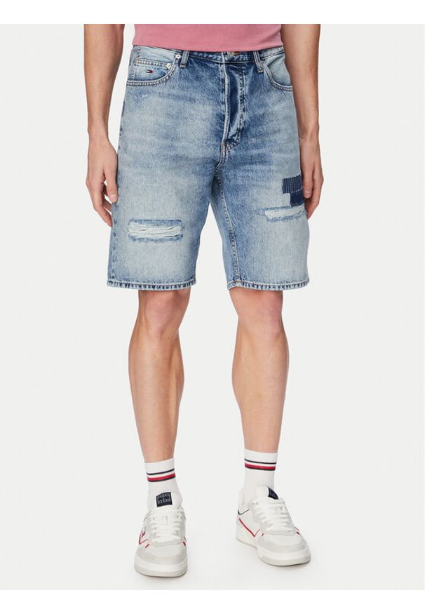 Tommy Jeans Szorty jeansowe Otis DM0DM23065 Niebieski jasny Regular Fit. Kolor: niebieski. Materiał: bawełna