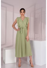 Merribel - Elegancka Plisowana Sukienka z Kopertowym Dekoltem - Oliwkowa. Kolor: oliwkowy. Materiał: poliester, elastan. Typ sukienki: kopertowe. Styl: elegancki #1