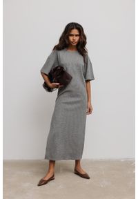 Marsala - Długa sukienka z dzianiny waflowej w kolorze GREY- NEOS-S/M. Materiał: dzianina. Długość rękawa: krótki rękaw. Typ sukienki: sportowe. Styl: sportowy. Długość: maxi