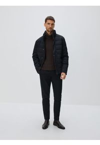 Reserved - Pikowana kurtka ze stójką - czarny. Typ kołnierza: kołnierzyk stójkowy. Kolor: czarny. Materiał: tkanina #1