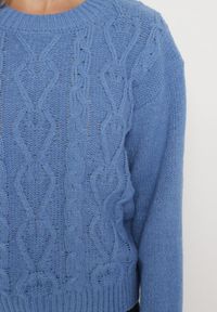 Born2be - Niebieski Sweter z Wełną Ściągaczem i Tłoczeniem Riavonnae. Okazja: na co dzień. Kolor: niebieski. Materiał: wełna. Styl: wizytowy, klasyczny, casual, elegancki #5