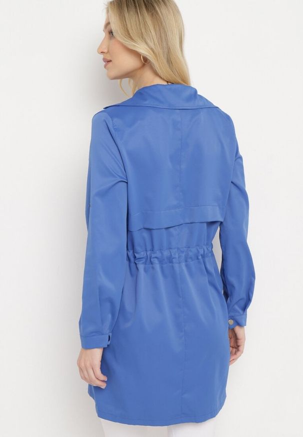 Born2be - Granatowa Kurtka Parka z Klasycznym Kołnierzem Ściągana w Pasie Troczkiem Revapia. Okazja: do pracy, na randkę, na spacer. Kolor: niebieski. Styl: klasyczny