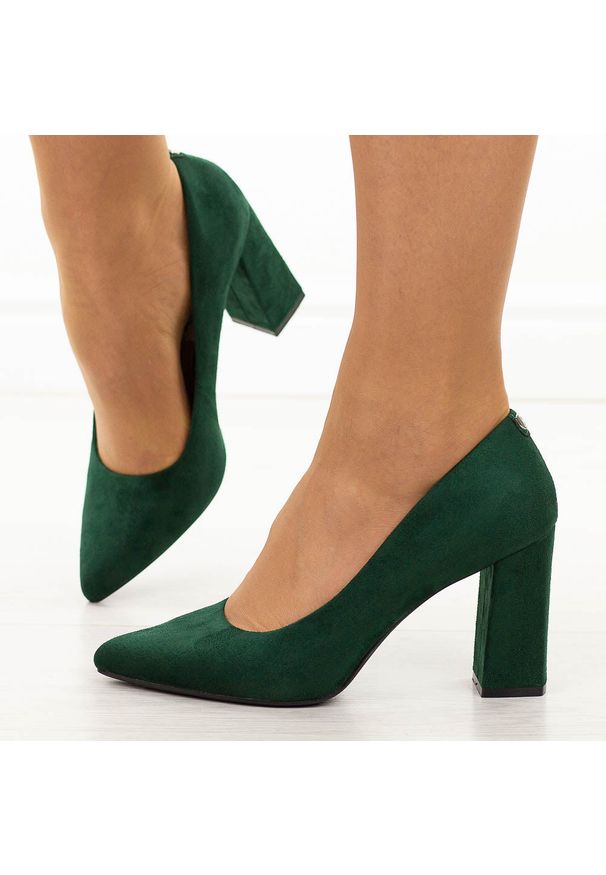 Zielone zamszowe czółenka damskie na słupku Sergio Leone Pb216. Kolor: zielony. Materiał: zamsz. Obcas: na słupku