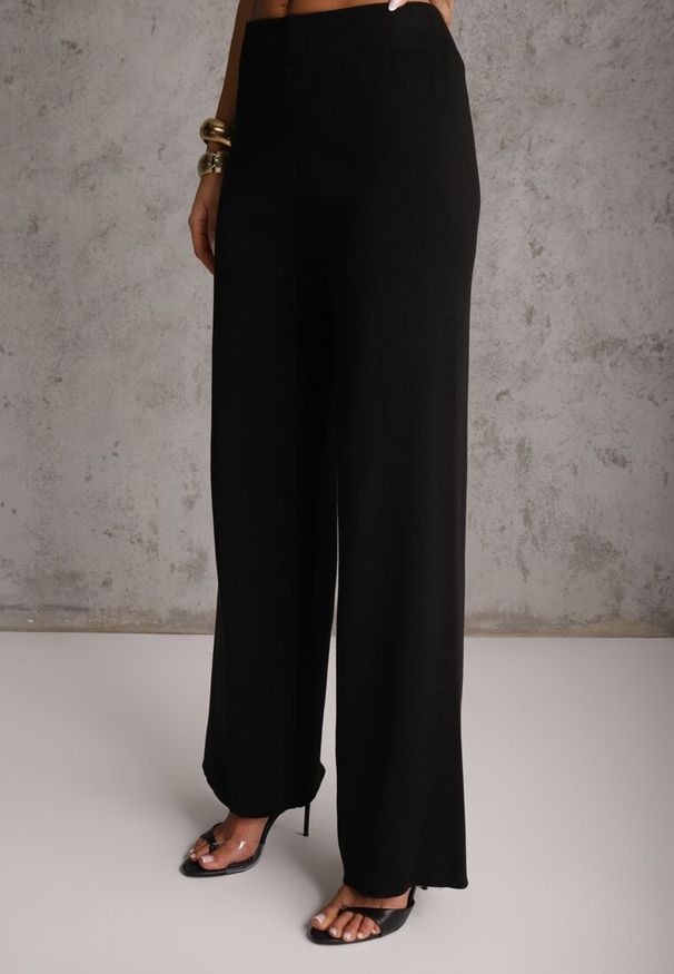 Renee - Czarny Komplet z Dzianiny z Wiskozą Spodnie Wide Leg i Top z Guzikami Merice. Kolor: czarny. Materiał: dzianina, wiskoza