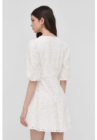 BARDOT - Bardot Sukienka kolor biały mini rozkloszowana. Kolor: biały. Materiał: dzianina. Typ sukienki: rozkloszowane. Długość: mini #3