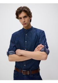 Reserved - Jeansowa koszula ze stójką - granatowy. Typ kołnierza: kołnierzyk stójkowy. Kolor: niebieski. Materiał: jeans #1