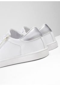 Sneakersy bonprix biały. Zapięcie: zamek. Kolor: biały. Materiał: syntetyk, materiał, skóra #2