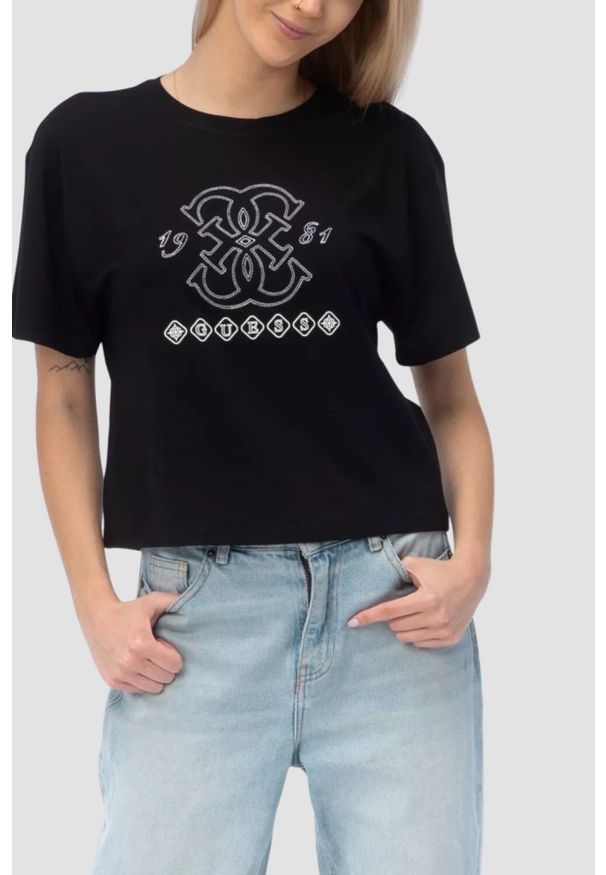 Guess - GUESS Czarny damski t-shirt na krótki rękaw z wyszywanym logo Gabi, Rozmiar L. Okazja: na co dzień. Kolor: czarny. Długość rękawa: krótki rękaw. Długość: krótkie. Styl: elegancki, casual
