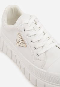 Renee - Białe Sneakersy VICES na Tłoczonej Podeszwie w Stylu Chunky Myninis. Okazja: na co dzień. Kolor: biały. Materiał: skóra, koronka. Obcas: na platformie #6