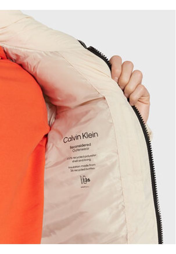 Calvin Klein Kurtka zimowa Crinkle K10K110336 Beżowy Regular Fit. Kolor: beżowy. Materiał: syntetyk. Sezon: zima