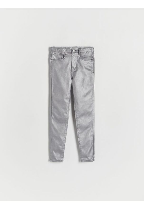 Reserved - Błyszczące jeansy slim high waist - srebrny. Stan: podwyższony. Kolor: srebrny