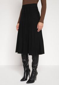 Born2be - Czarna Rozkloszowana Plisowana Spódnica Dzianinowa Tussana. Okazja: na co dzień. Stan: podwyższony. Kolor: czarny. Materiał: dzianina. Styl: casual #1