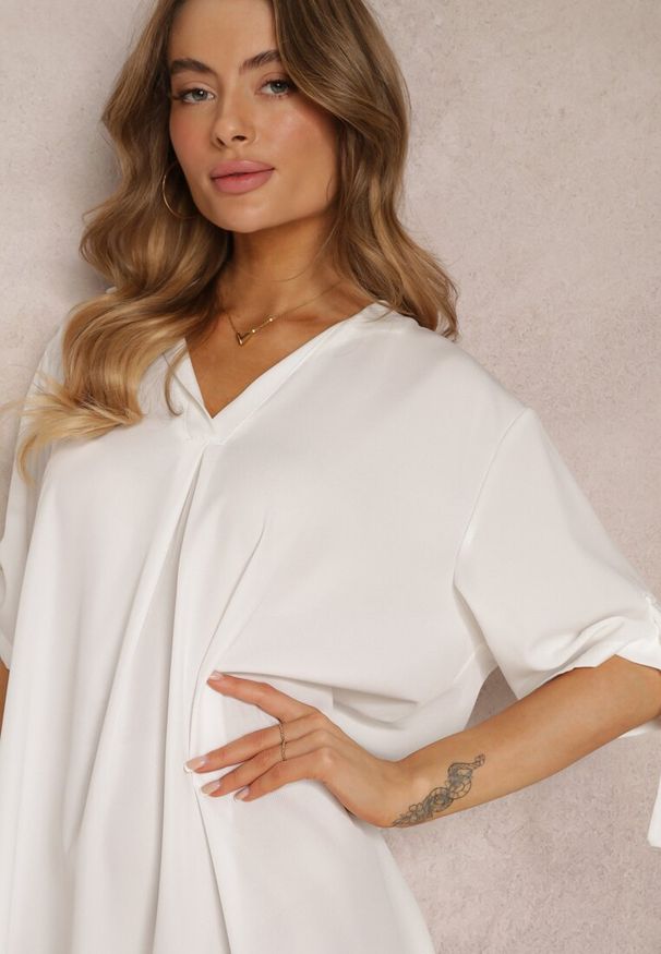 Renee - Biała Pudełkowa Sukienka Oversize z Kołnierzykiem Zaya. Kolor: biały. Typ sukienki: oversize