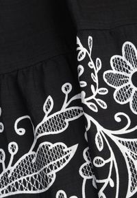 Born2be - Czarna Rozkloszowana Spódnica z Wiskozy w Kwiatowy Wzór Masterore. Okazja: na co dzień, do pracy. Kolor: czarny. Materiał: wiskoza. Wzór: kwiaty. Styl: casual #7