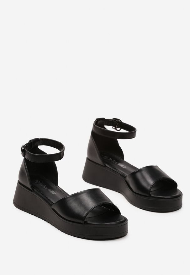 Renee - Czarne Sandały z Ekoskóry z Zakrytą Piętą i Sprzączką na Grubej Podeszwie Pravila. Okazja: na co dzień. Zapięcie: sprzączka. Kolor: czarny. Sezon: lato. Styl: casual, elegancki
