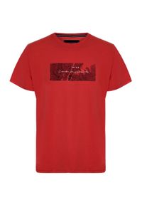 Quickside - T-shirt Męski Czerwony z Napisami, z Nadrukiem, Bawełniany, Krótki Rękaw -QUICKSIDE. Kolor: czerwony. Materiał: bawełna, elastan. Długość rękawa: krótki rękaw. Długość: krótkie. Wzór: nadruk. Sezon: lato #1