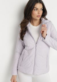 Born2be - Jasnofioletowa Pikowana Kurtka Przejściowa z Odpinanym Kapturem Ninorwena. Okazja: na co dzień. Kolor: fioletowy. Styl: klasyczny, casual, elegancki #1