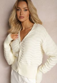 Renee - Jasnobeżowy Kardigan z Wiskozy w Paski ze Ściagaczami Uluria. Kolor: beżowy. Materiał: wiskoza. Wzór: paski