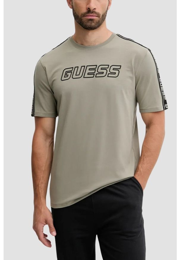 Guess - GUESS Zielony męski t-shirt z lampasami na krótki rękaw Arlo, Rozmiar M. Okazja: na co dzień. Kolor: zielony. Długość rękawa: krótki rękaw. Długość: krótkie. Styl: elegancki, casual, sportowy