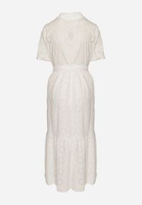 Born2be - Biała Bawełniana Sukienka Koszulowa z Wiązanym Paskiem Zdobiona Haftem Efriselle. Okazja: na co dzień. Typ kołnierza: kołnierzyk klasyczny. Kolor: biały. Materiał: bawełna. Wzór: aplikacja, haft. Typ sukienki: koszulowe. Styl: klasyczny, casual, elegancki #7