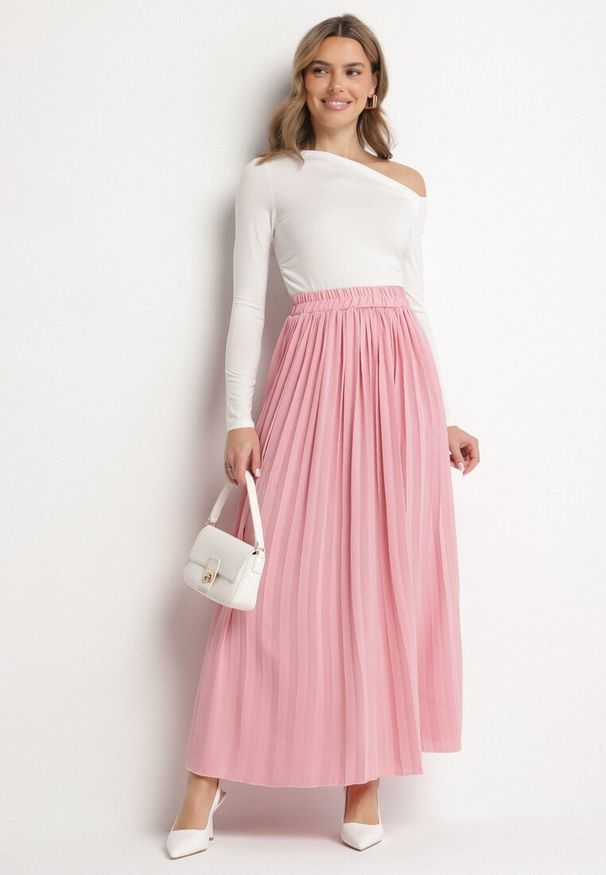 Born2be - Różowa Spódnica o Rozkloszowanym Kroju z Plisami i Gumką w Talii Ulithra. Okazja: na co dzień. Kolor: różowy. Styl: elegancki, klasyczny, casual