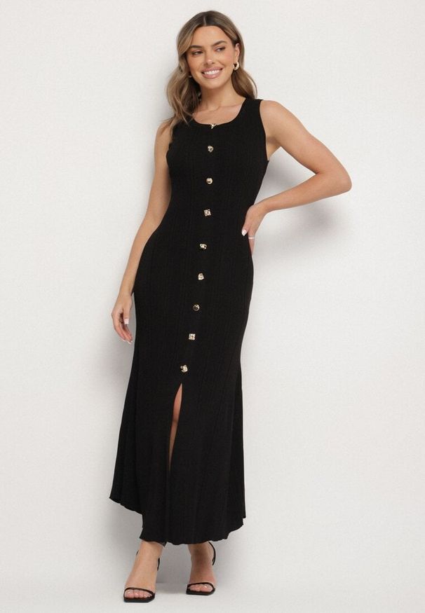 Born2be - Czarna Wiskozowa Sukienka Sweterkowa z Ozdobnymi Guzikami Lunarelle. Okazja: na co dzień. Kolor: czarny. Materiał: wiskoza. Wzór: aplikacja. Styl: klasyczny, casual, elegancki