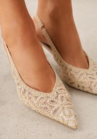 Renee - Beżowe Szpilki VICES Slingback Ozdobione Kwiatowym Wzorem i Cekinami Loraereida. Zapięcie: pasek. Kolor: beżowy. Materiał: satyna. Wzór: kwiaty, aplikacja. Obcas: na szpilce #2