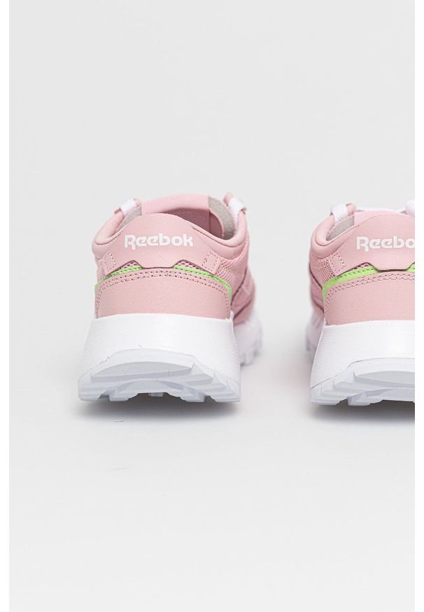 Reebok Classic Buty dziecięce kolor różowy. Nosek buta: okrągły. Zapięcie: sznurówki. Kolor: różowy. Materiał: guma. Model: Reebok Classic