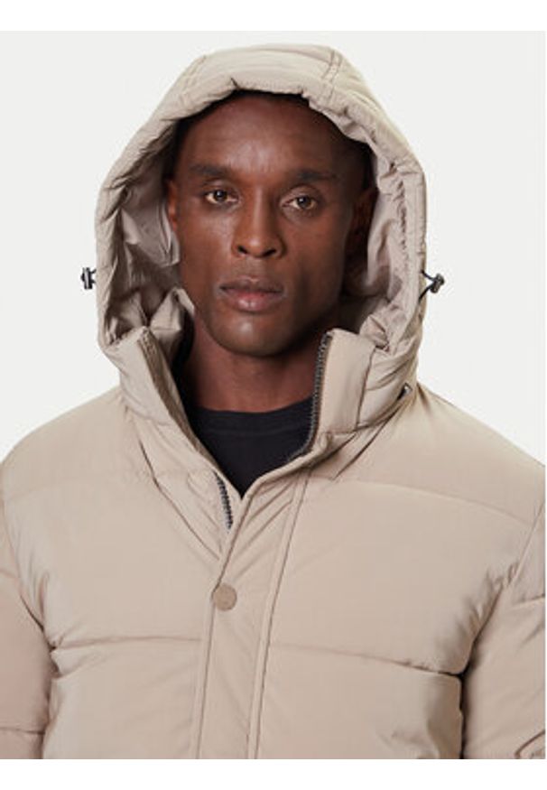 Guess Kurtka zimowa M4BL21 WGJ42 Beżowy Regular Fit. Kolor: beżowy. Materiał: syntetyk. Sezon: zima