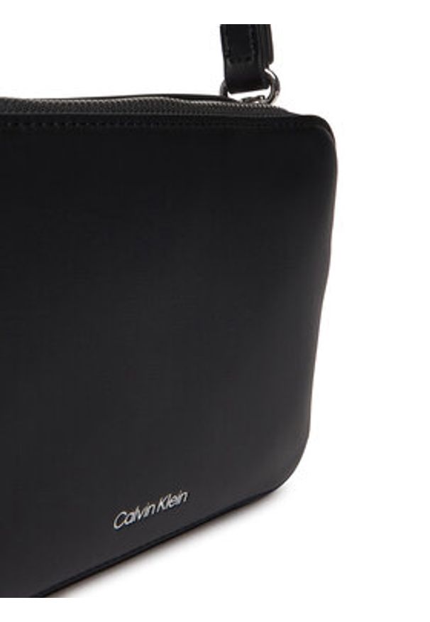 Calvin Klein Torebka Webbing Double Strap Camera Bag LV04F3165G Czarny. Kolor: czarny. Materiał: skórzane
