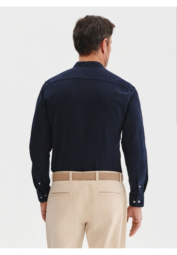 Pako Lorente - PAKO LORENTE – Lniana granatowa koszula męska ze stójką. Typ kołnierza: kołnierzyk stójkowy. Kolor: niebieski, czarny. Materiał: len. Długość rękawa: długi rękaw. Długość: długie. Wzór: gładki