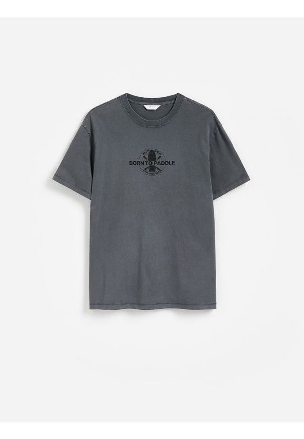 Reserved - T-shirt comfort z nadrukiem - szary. Kolor: szary. Materiał: bawełna, dzianina. Wzór: nadruk