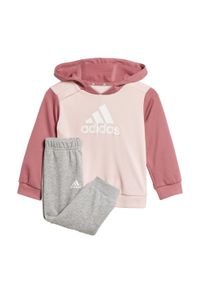 Adidas - Zestaw Essentials Colorblock Jogger Kids. Kolor: czerwony, różowy, wielokolorowy. Materiał: dresówka