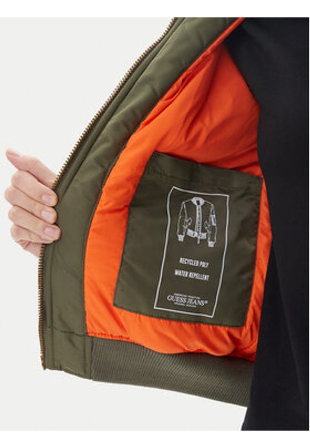 Guess Jeans Kurtka bomber W5RL81 WHAA2 Khaki Regular Fit. Kolor: brązowy. Materiał: syntetyk