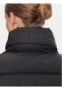TOMMY HILFIGER - Tommy Hilfiger Płaszcz zimowy WW0WW43553 Czarny Regular Fit. Kolor: czarny. Materiał: syntetyk. Sezon: zima #4