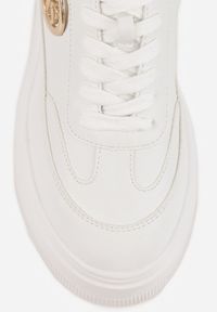 Renee - Białe Chunky Sneakersy Vices na Platformie z Okrągłym Detalem Sedvira. Okazja: na spacer. Nosek buta: okrągły. Kolor: biały. Materiał: jeans, skóra, koronka. Obcas: na platformie. Sport: turystyka piesza #8