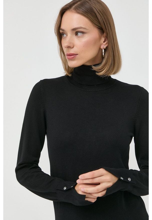 Guess sweter damski kolor czarny lekki z golfem. Typ kołnierza: golf. Kolor: czarny. Materiał: dzianina. Wzór: gładki