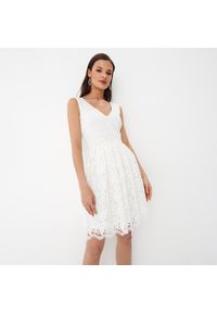 Mohito - Koronkowa sukienka mini - Biały. Kolor: biały. Materiał: koronka. Długość: mini #1