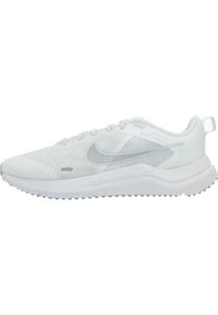 Tenisówki Nike Model Downshifter 12 C/o Kolor Biały. Kolor: biały, wielokolorowy, beżowy. Materiał: materiał, syntetyk. Model: Nike Downshifter