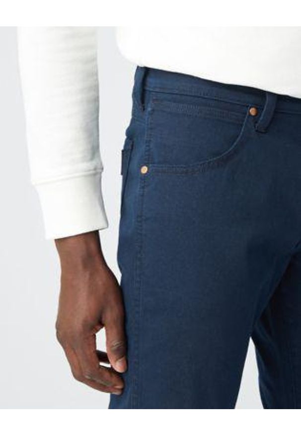 Wrangler - MĘSKIE SPODNIE JEANSOWE WRANGLER LARSTON NAVY W18S36114 112141208