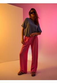 Sinsay - Wiskozowe spodnie wide leg - różowy. Kolor: różowy. Materiał: wiskoza #1