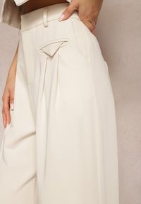Renee - Beżowe Eleganckie Spodnie Garniturowe z Wysokim Stanem Lainiva. Okazja: na imprezę. Stan: podwyższony. Kolor: beżowy. Styl: elegancki #5
