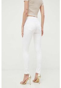 Guess jeansy damskie medium waist. Kolor: biały #3