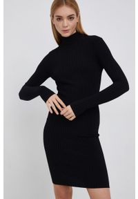 Calvin Klein Jeans Sukienka kolor czarny mini dopasowana. Kolor: czarny. Materiał: dzianina. Długość rękawa: długi rękaw. Wzór: gładki. Typ sukienki: dopasowane. Długość: mini