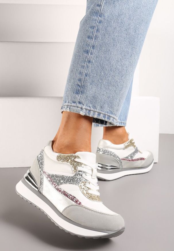 Born2be - Szaro-Różowe Sneakersy na Ukrytym Koturnie Ozdobione Brokatem Yavina. Kolor: biały. Wzór: aplikacja. Obcas: na koturnie