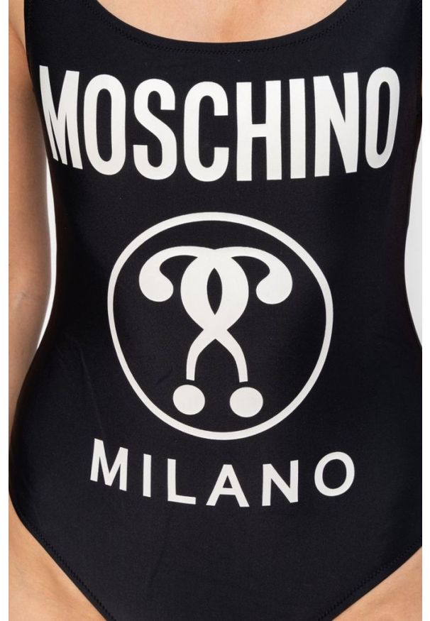 MOSCHINO Czarny strój kąpielowy z białym logo. Kolor: czarny. Materiał: poliamid. Wzór: nadruk