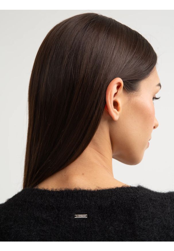 Big-Star - Sweter damski z dodatkiem wełny z aplikacją czarny Starlia 906. Kolor: czarny. Materiał: wełna. Długość: krótkie. Wzór: aplikacja. Styl: retro