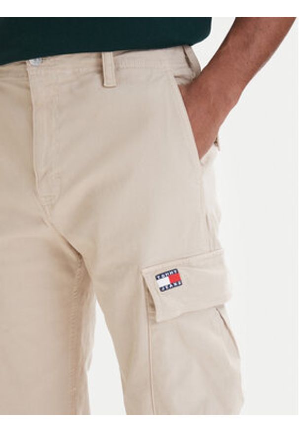 Tommy Jeans Spodnie cargo Otis DM0DM22403 Beżowy Regular Fit. Kolor: beżowy. Materiał: bawełna