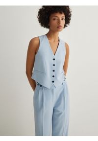 Reserved - Garniturowa kamizelka - jasnoniebieski. Kolor: niebieski. Materiał: wiskoza, tkanina. Styl: klasyczny #1
